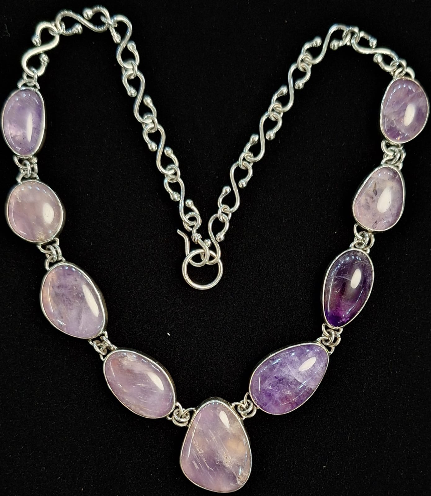 COLLAR CON INCRUSTACION DE AMATISTA EN PLATA LEY 950