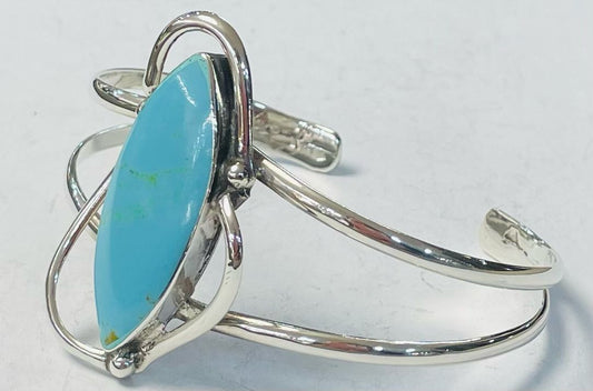 Brazalete con Turquesa en Plata Ley 925, vista frontal