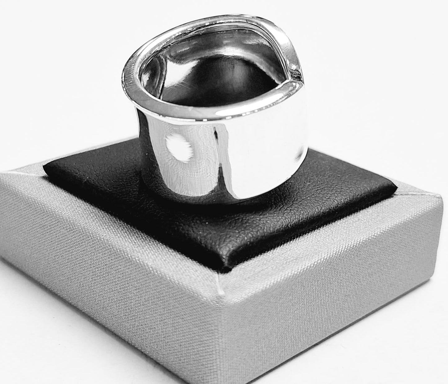 ANILLO EN PLATA LEY 925