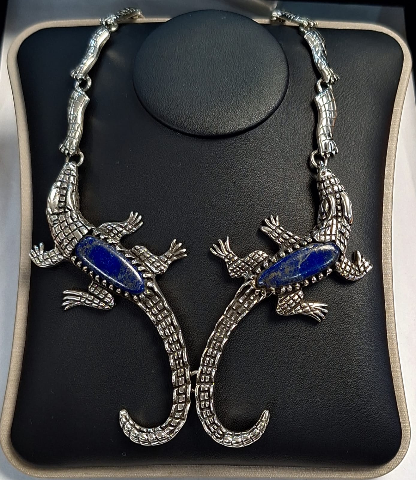 COLLAR COCODRILO CON INCRUSTACION DE LAPISLAZULI EN PLATA LEY 925