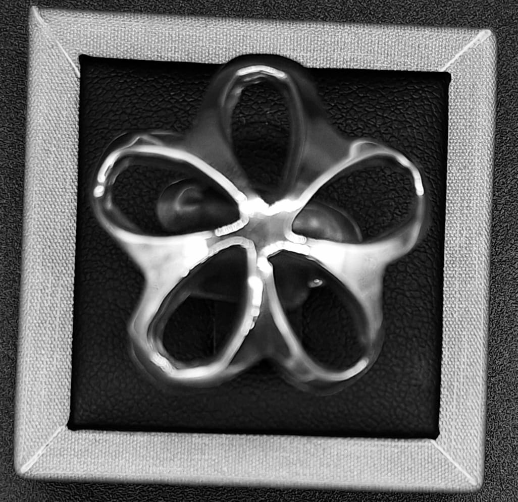 ANILLO FLOR EN PLATA LEY 925
