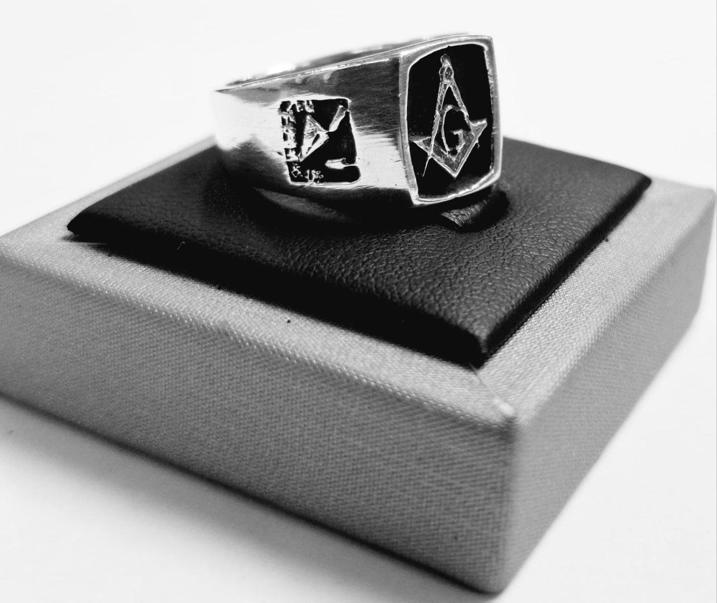 ANILLO MASÓNICO EN PLATA LEY 950
