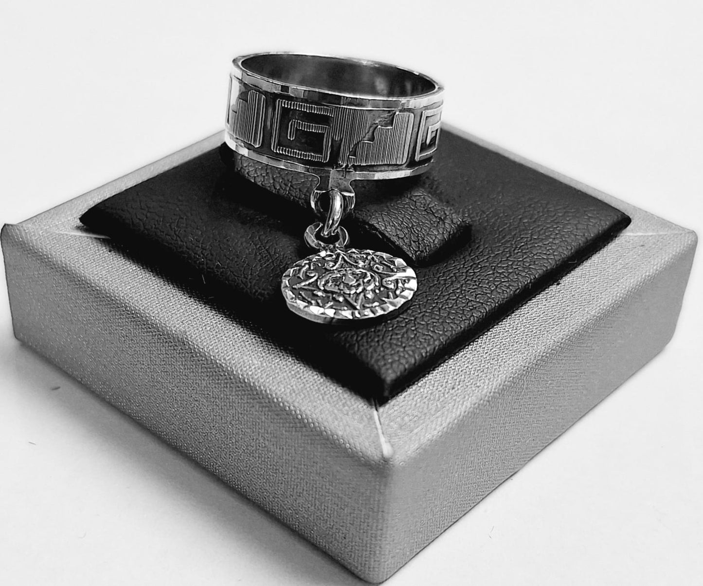 ANILLO GRECAS CON COLGANTE AZTECA EN PLATA LEY 925