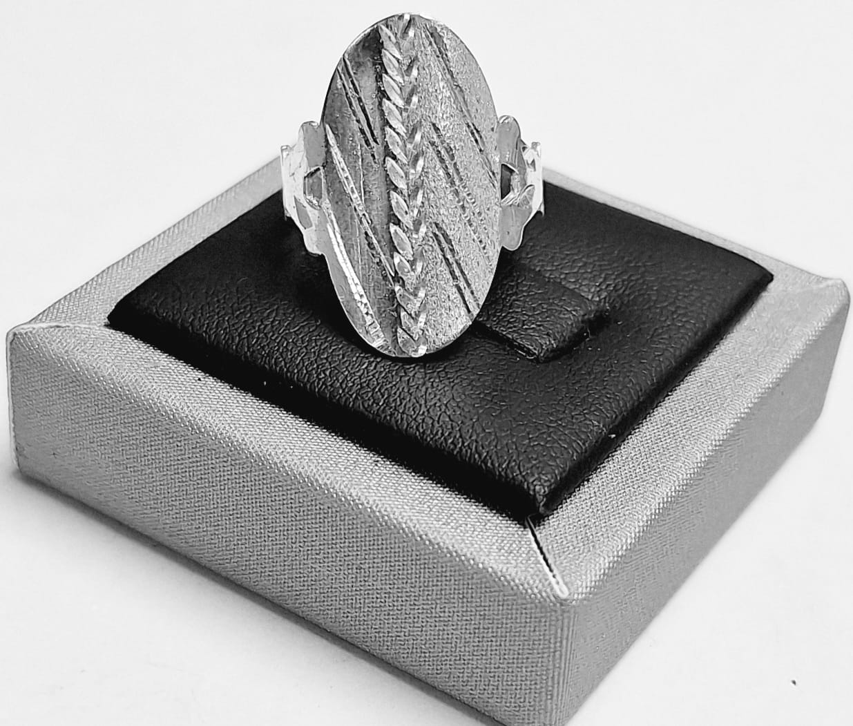 ANILLO DIAMANTADA EN PLATA LEY 925
