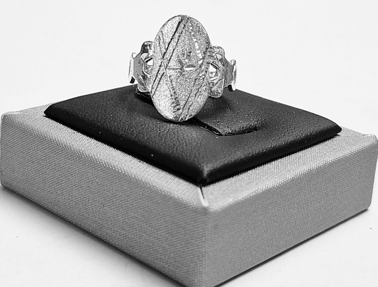 ANILLO DIAMANTADA EN PLATA LEY 925