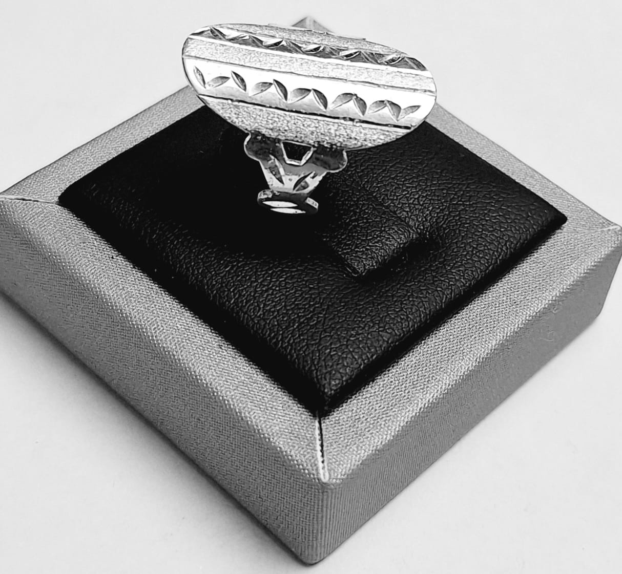 ANILLO DIAMANTADA EN PLATA LEY 925