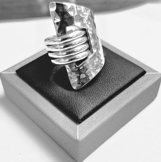 Anillo Martillado en Plata Ley 925, vista frontal