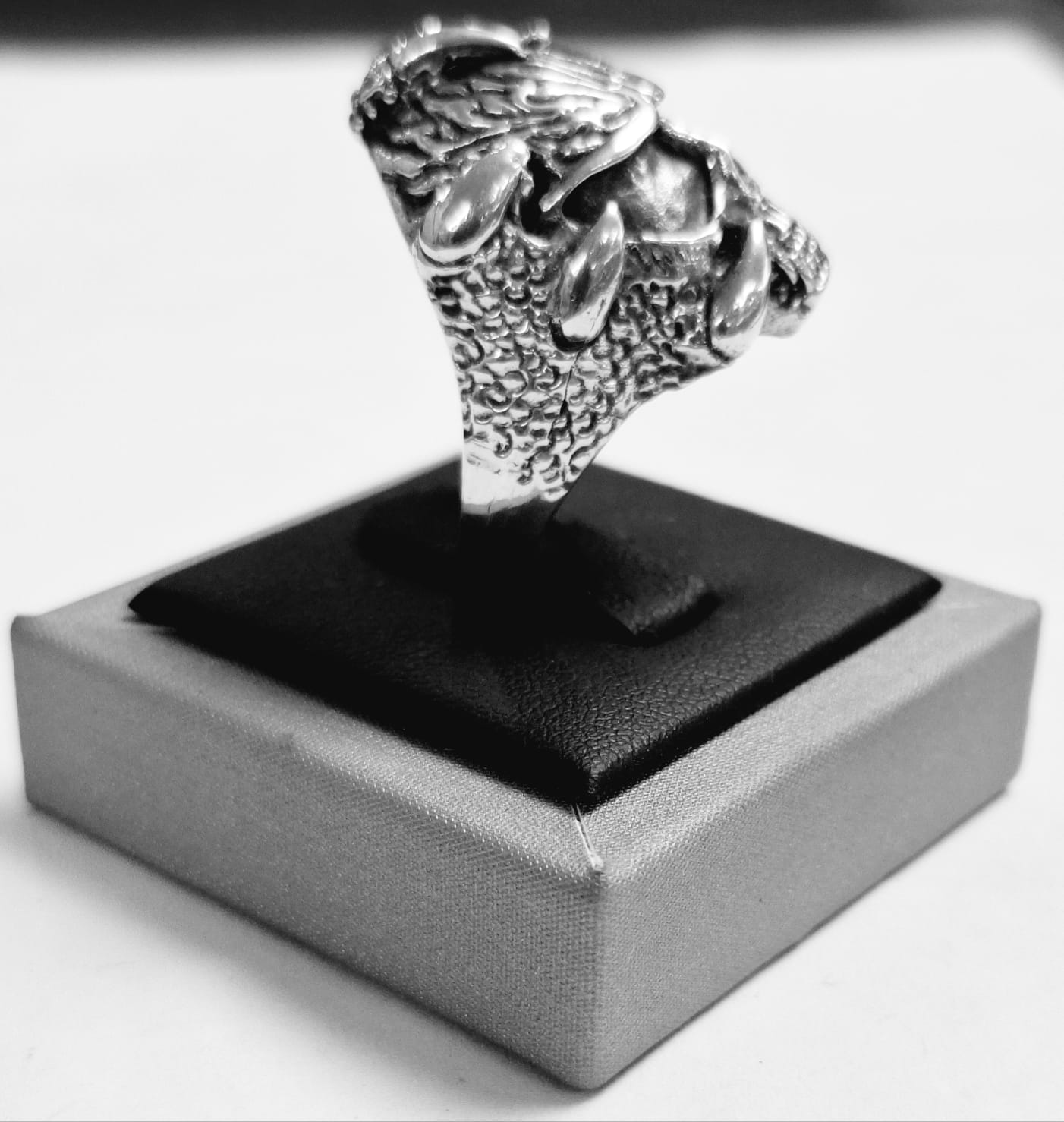 ANILLO CALAVERA GUERRERO EN PLATA LEY 925