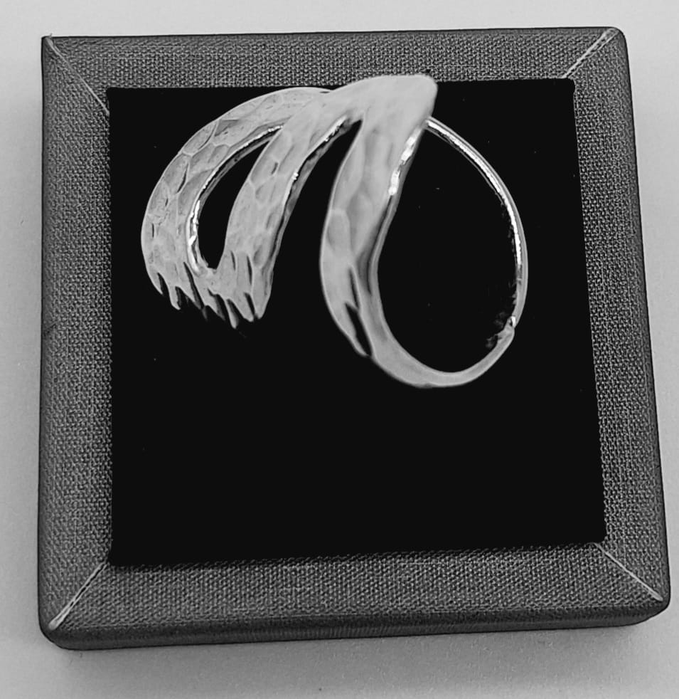 ANILLO MARTILLADO PLATA LEY 925