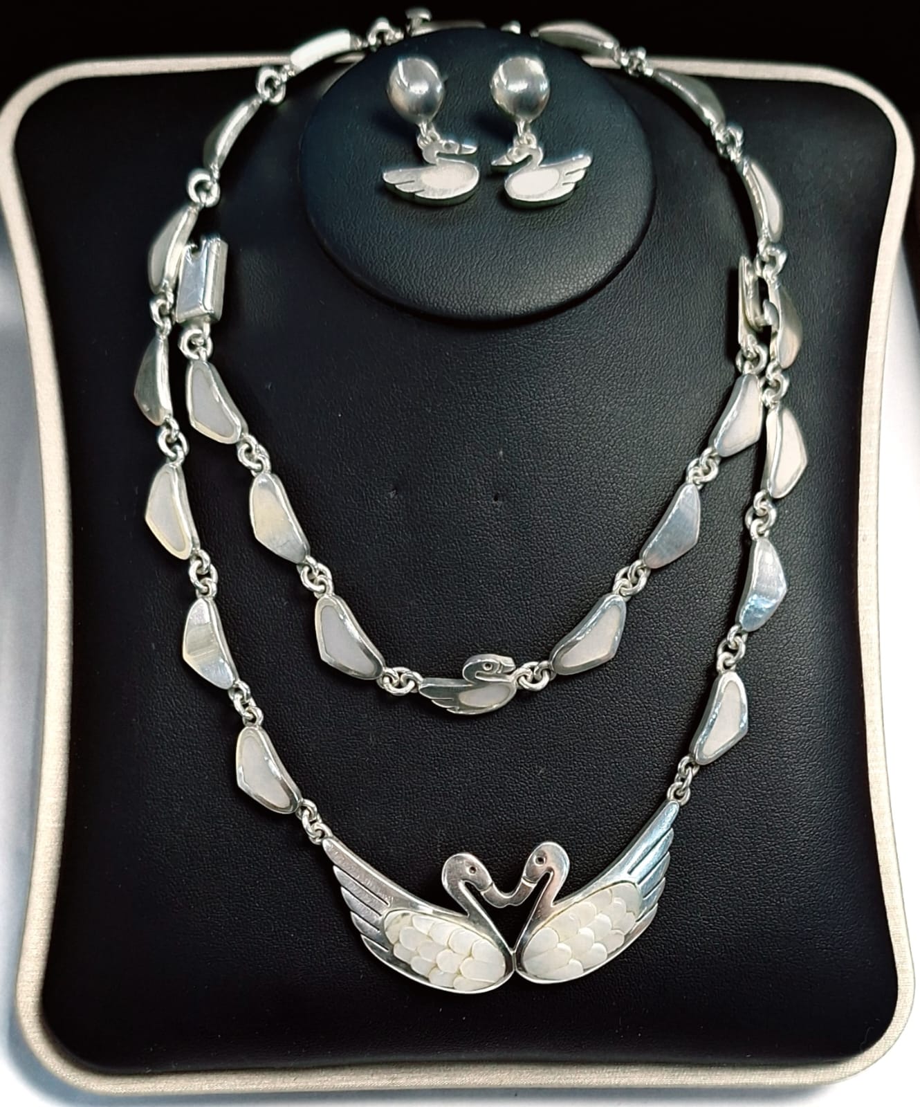 SET DE COLLAR CON INCRUSTACIONES DE CABUJÓN DE NÁCAR EN PLATA LEY 925