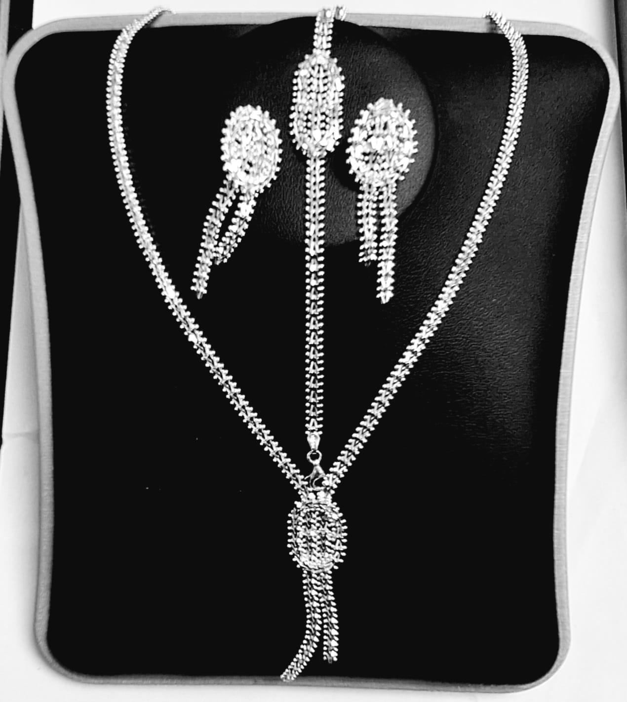 SET DE COLLAR DIAMANTADO EN PLATA LEY 925