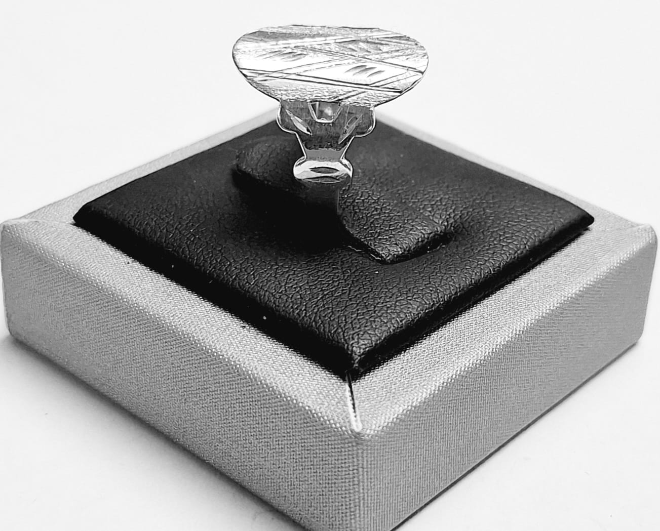 ANILLO DIAMANTADA EN PLATA LEY 925