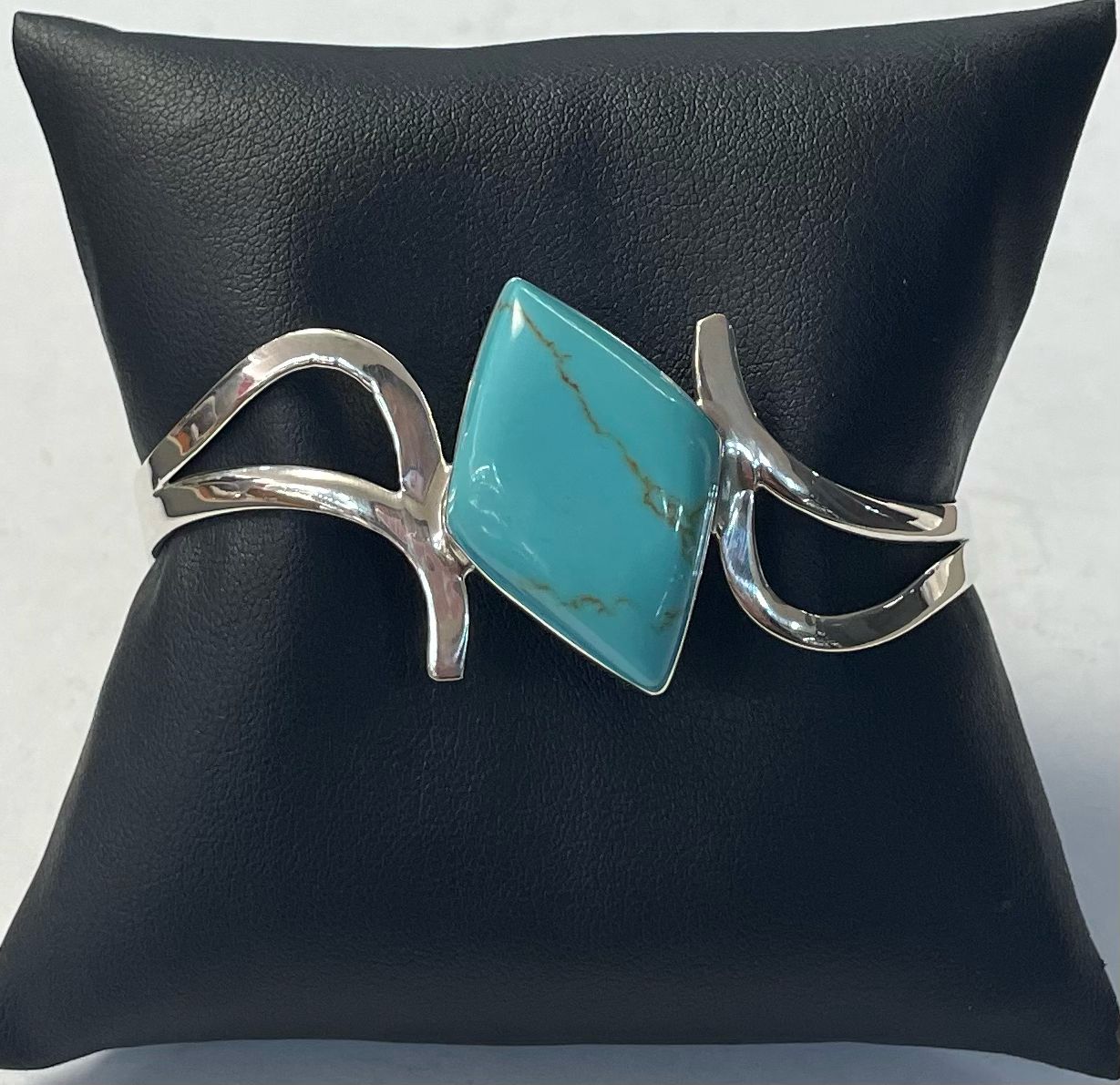 BRAZALETE CON TURQUESA EN PLATA LEY 925