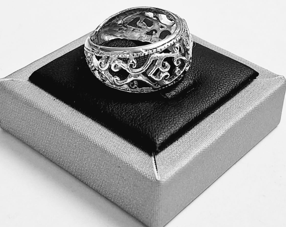 ANILLO CALADO EN PLATA LEY 925