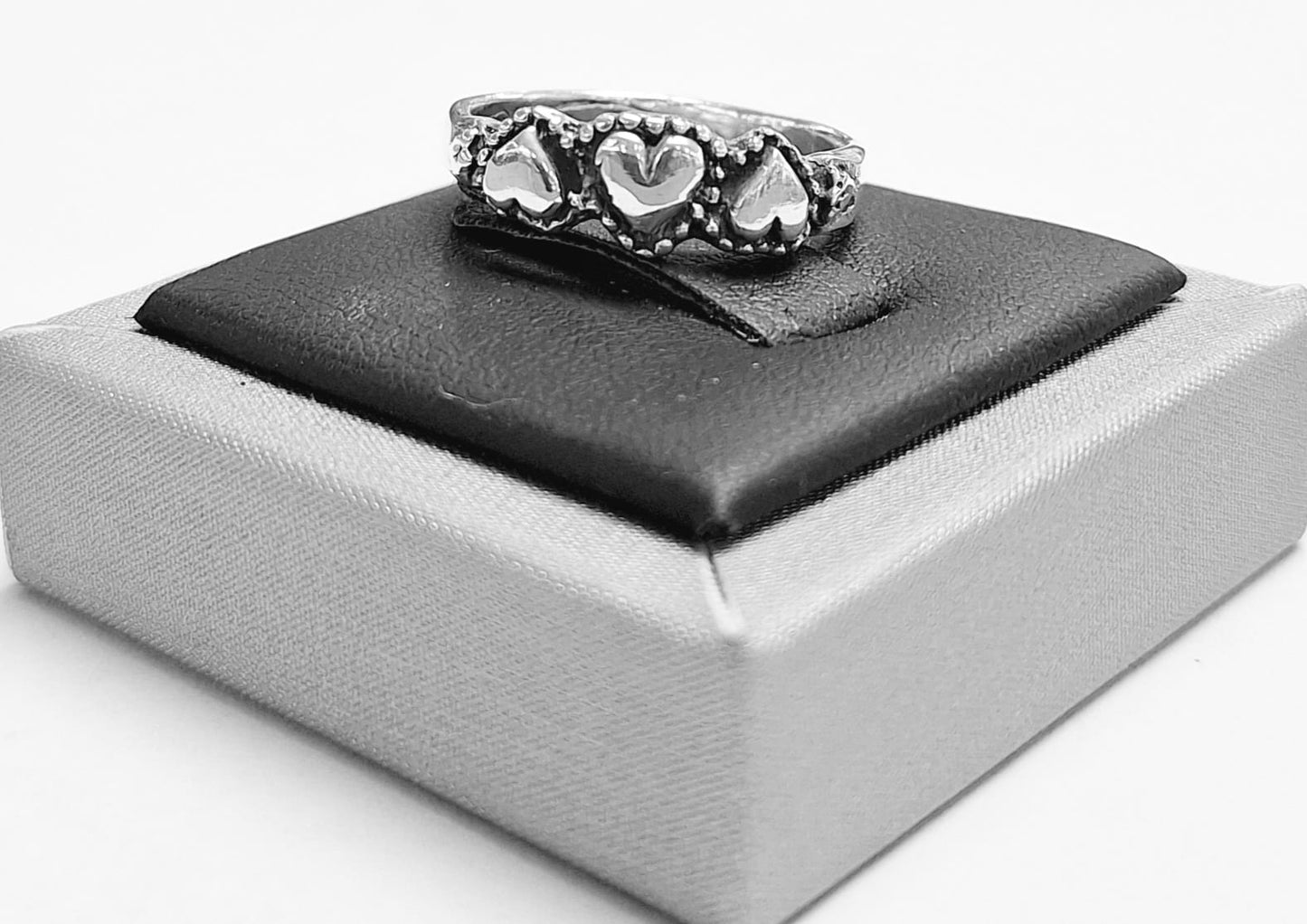 ANILLO DE TRES CORAZONES EN PLATA LEY 925