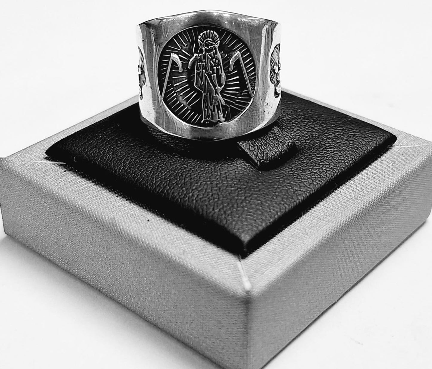 ANILLO DE LA SANTA MUERTE EN PLATA LEY 925
