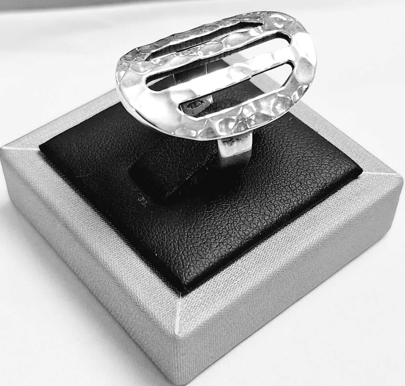 ANILLO MARTILLADO PLATA LEY 925