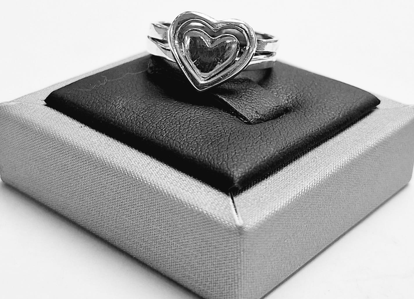 ANILLO DE CORAZON EN PLATA LEY 925