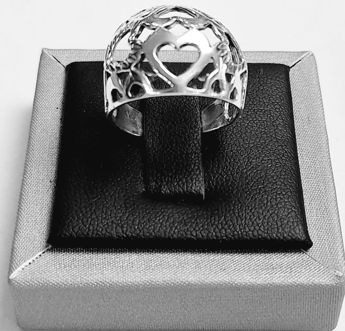 ANILLO CALADO DE CORAZONES EN PLATA LEY 925