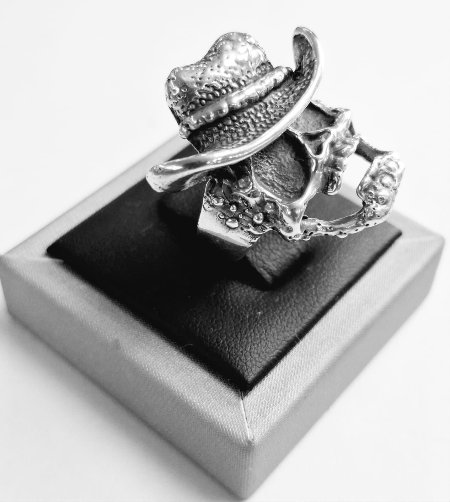 ANILLO CALAVERA VAQUERO EN PLATA LEY 925