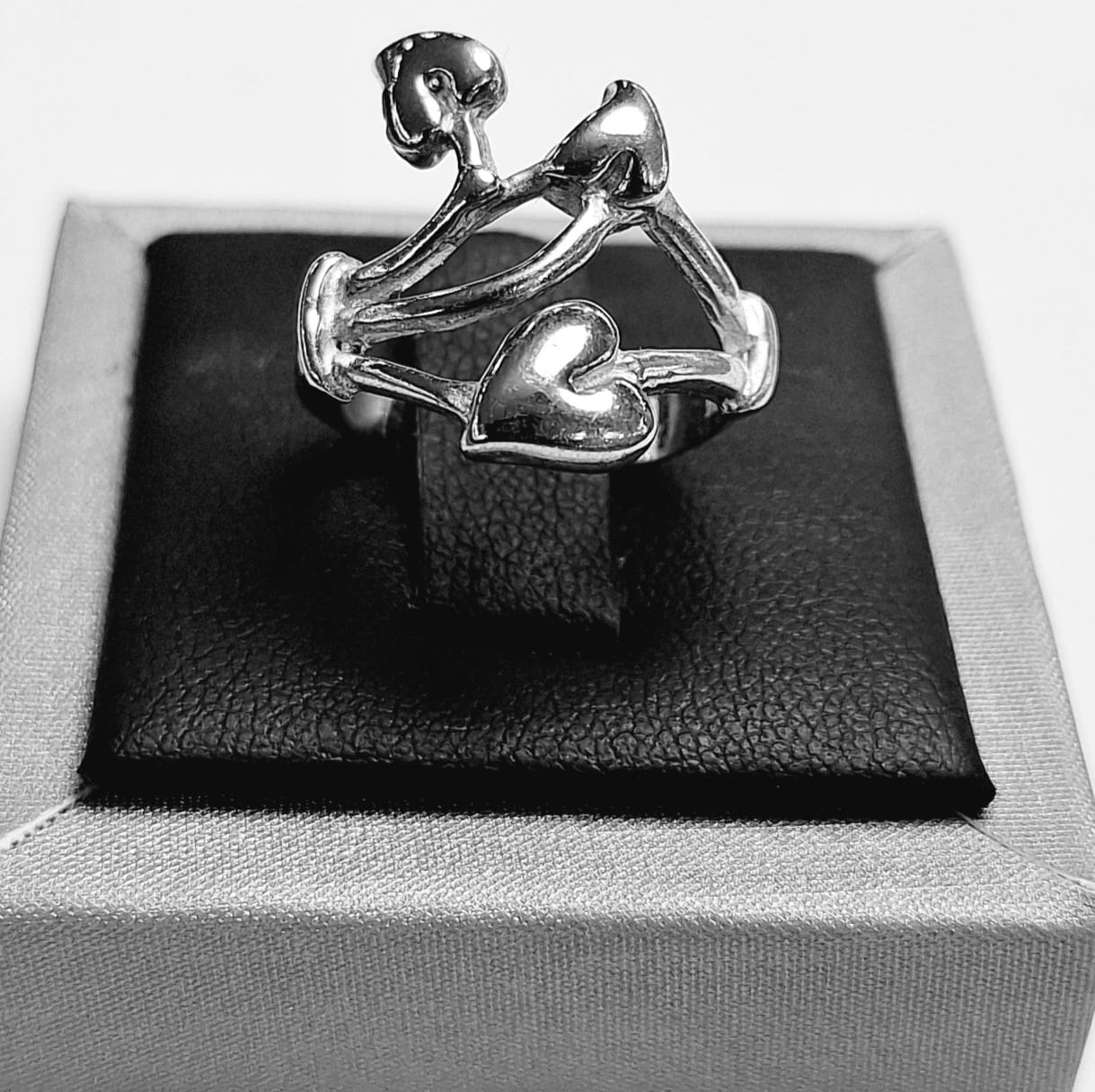 ANILLO DE TRES HOJAS EN PLATA LEY 925
