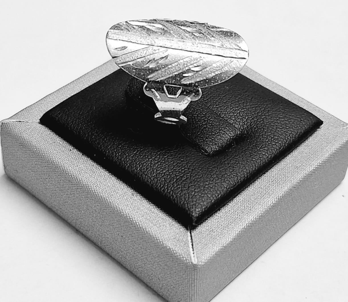 ANILLO DIAMANTADA EN PLATA LEY 925