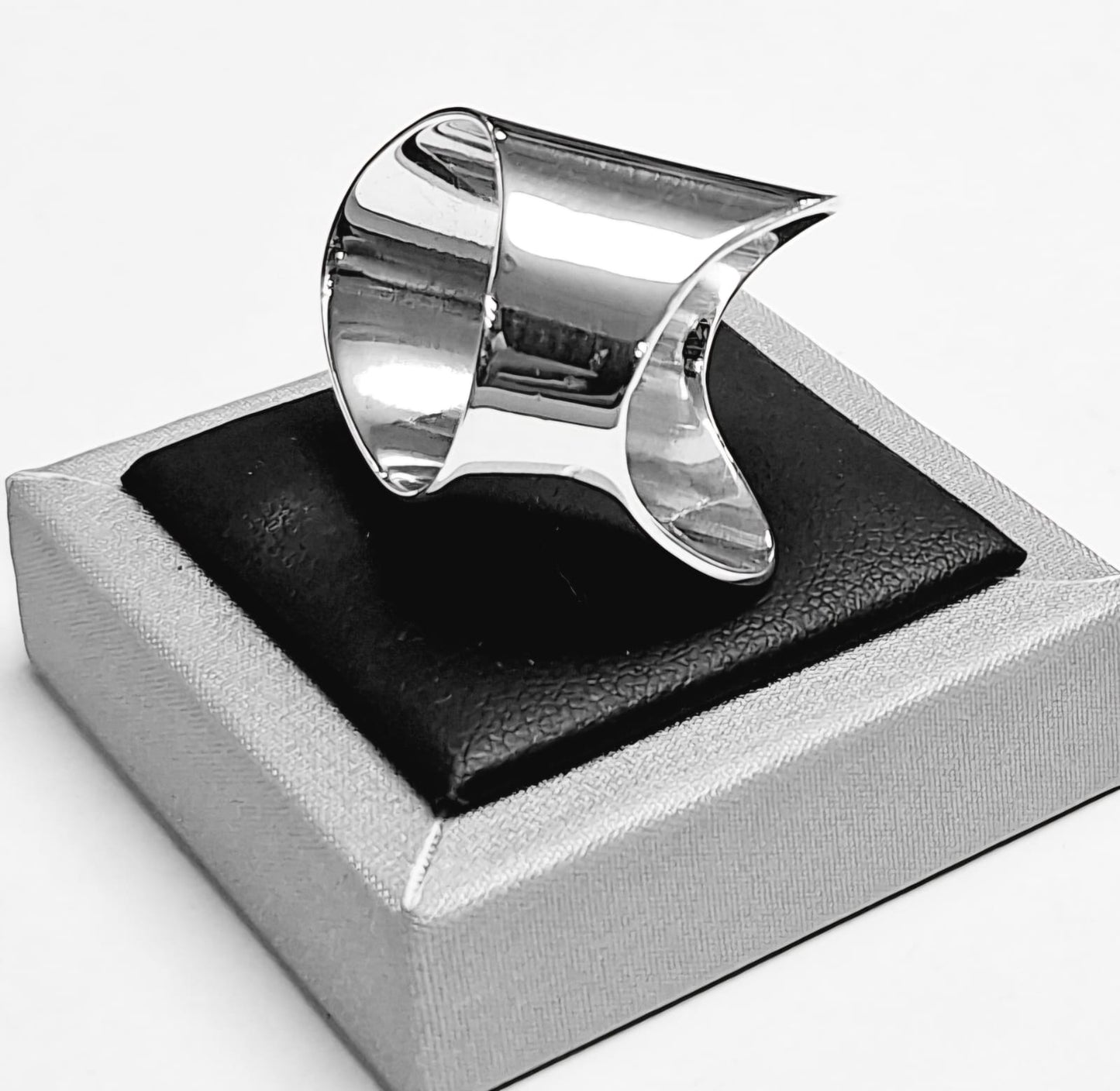 ANILLO EN PLATA LEY 925