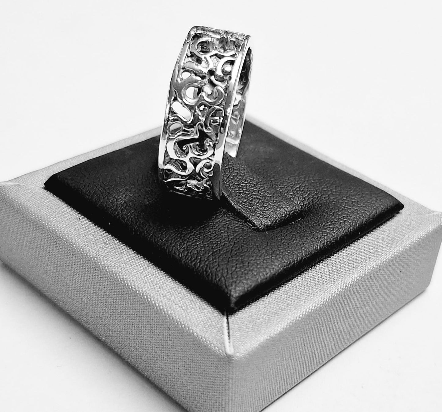 ANILLO SIMBOLO OM EN PLATA LEY 925