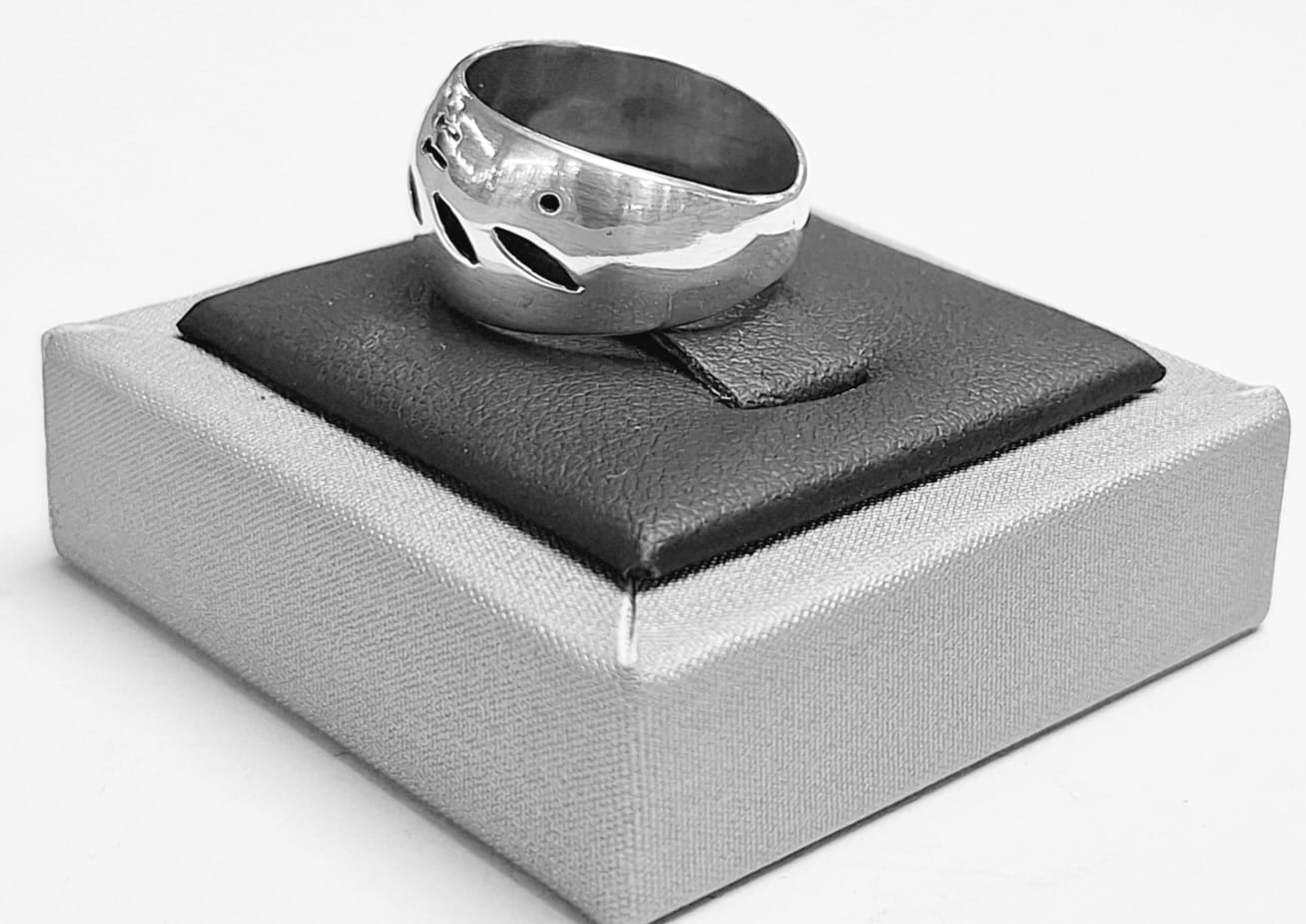 ANILLO EN PLATA LEY 925
