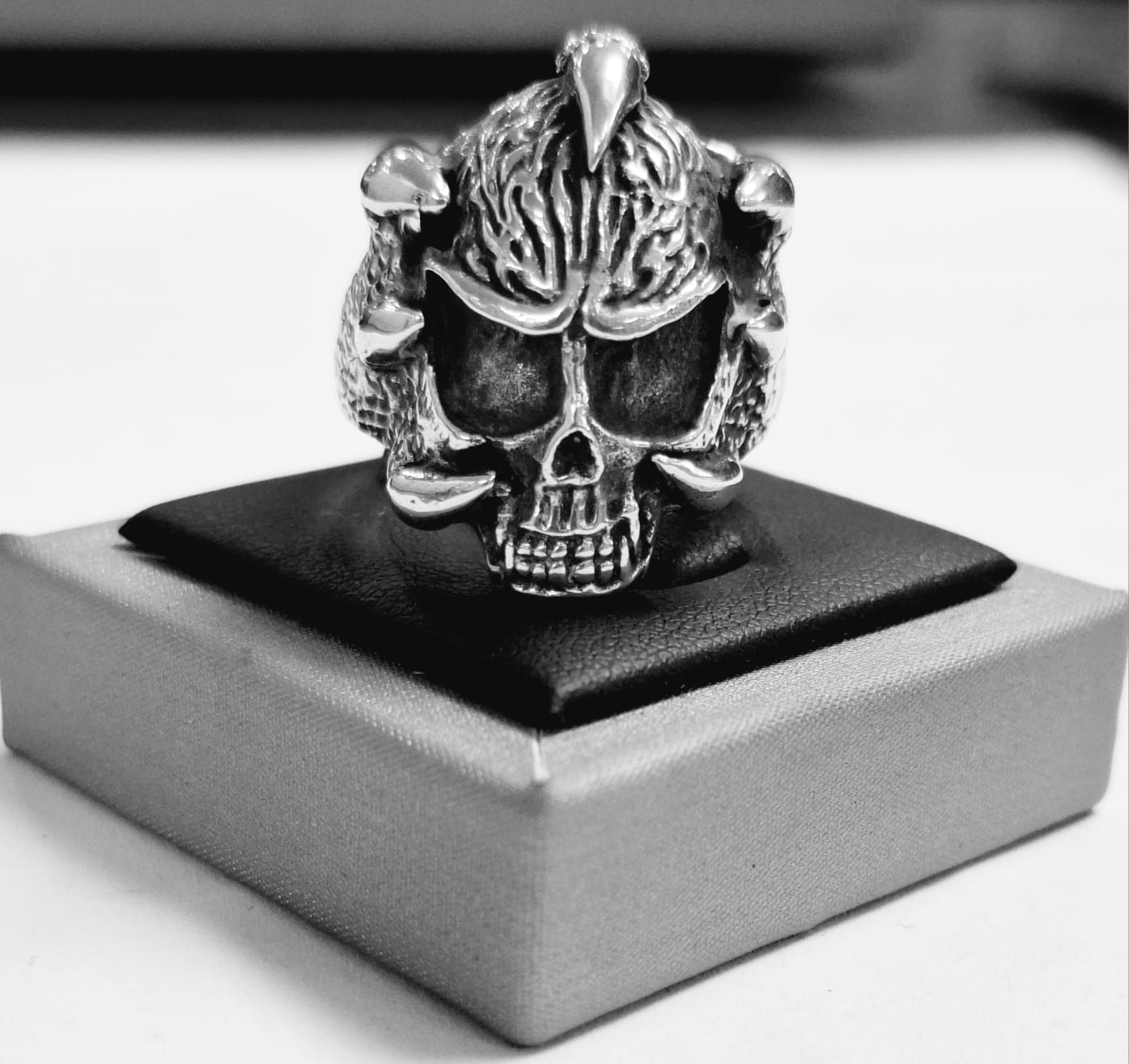 ANILLO CALAVERA GUERRERO EN PLATA LEY 925