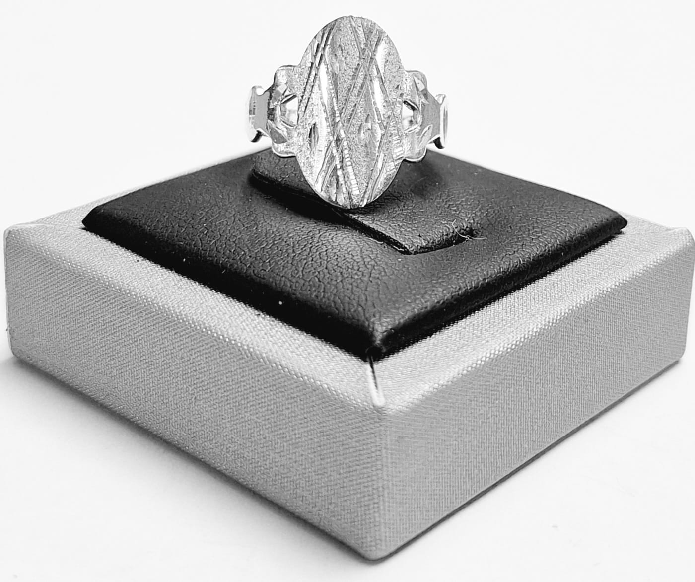 ANILLO DIAMANTADA EN PLATA LEY 925