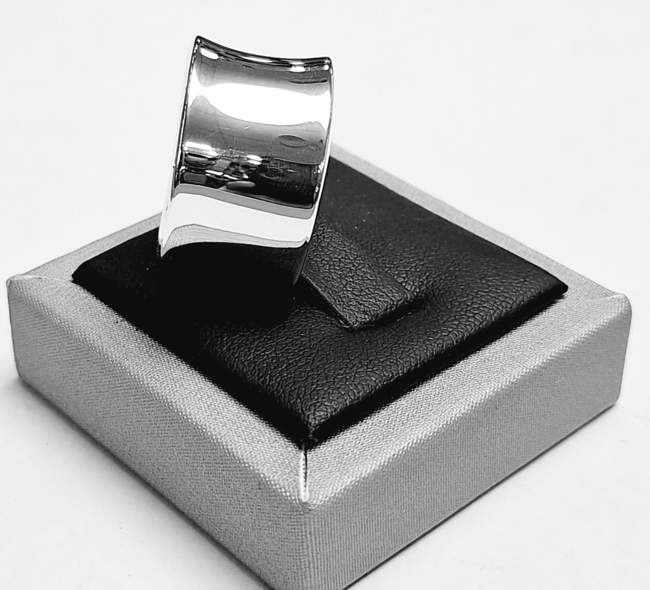 ANILLO EN PLATA LEY 925