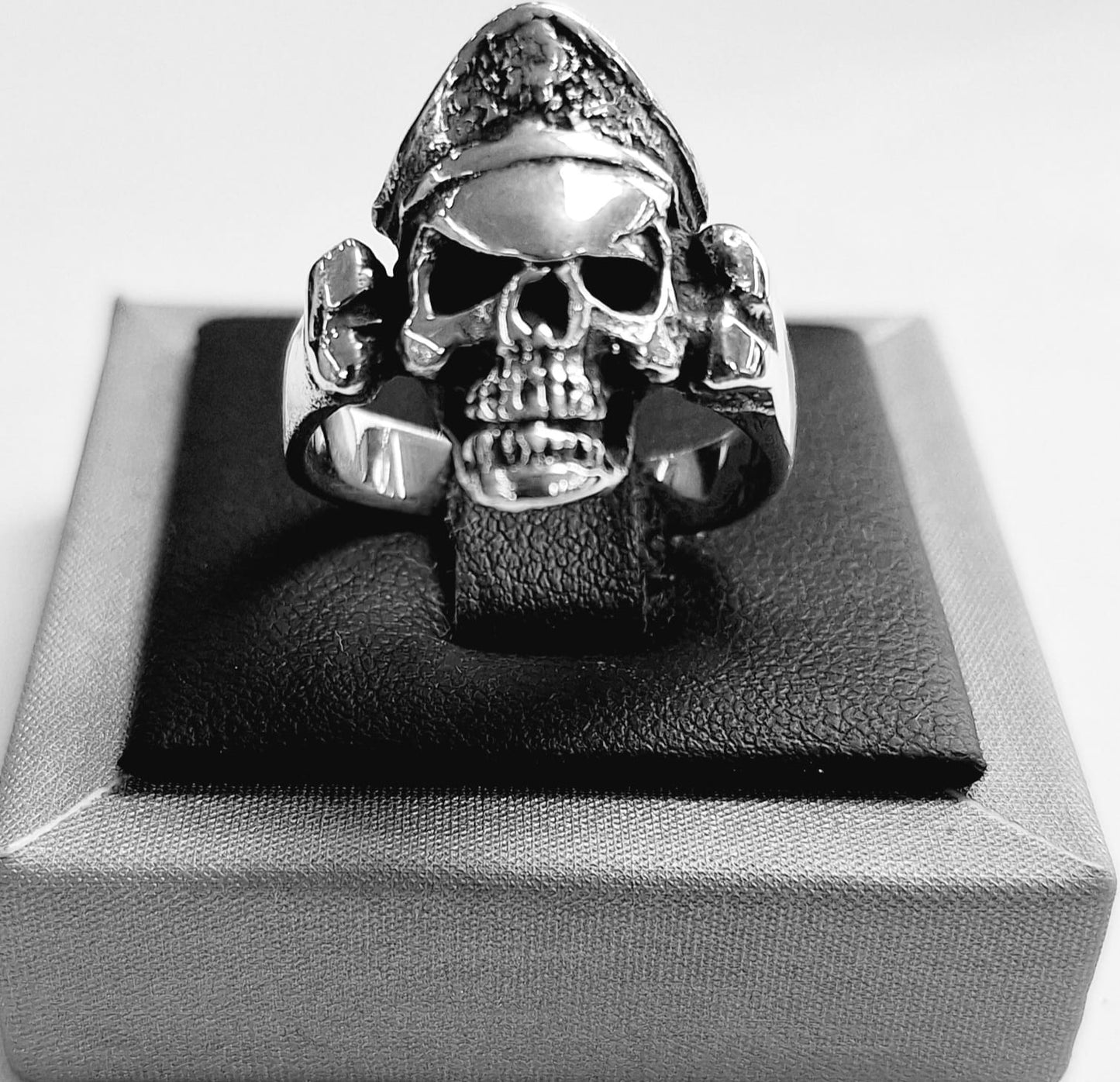 ANILLO CALAVERA EN PLATA 925