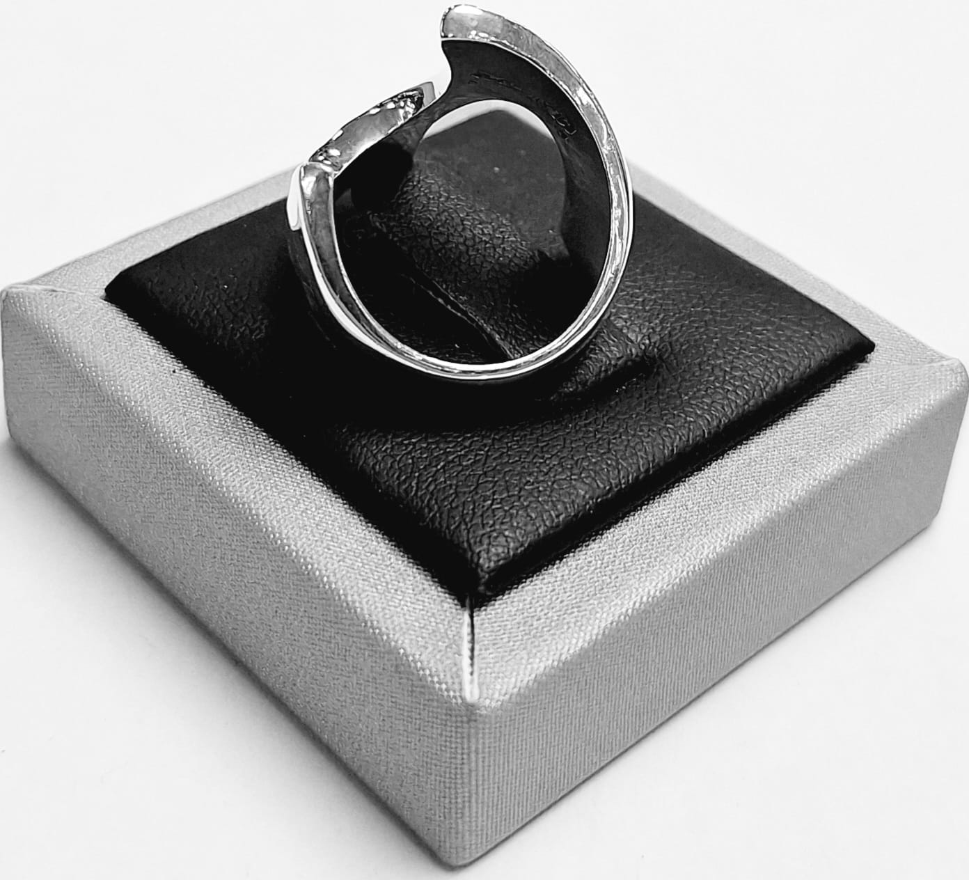 ANILLO MARTILLADA EN PLATA LEY 925