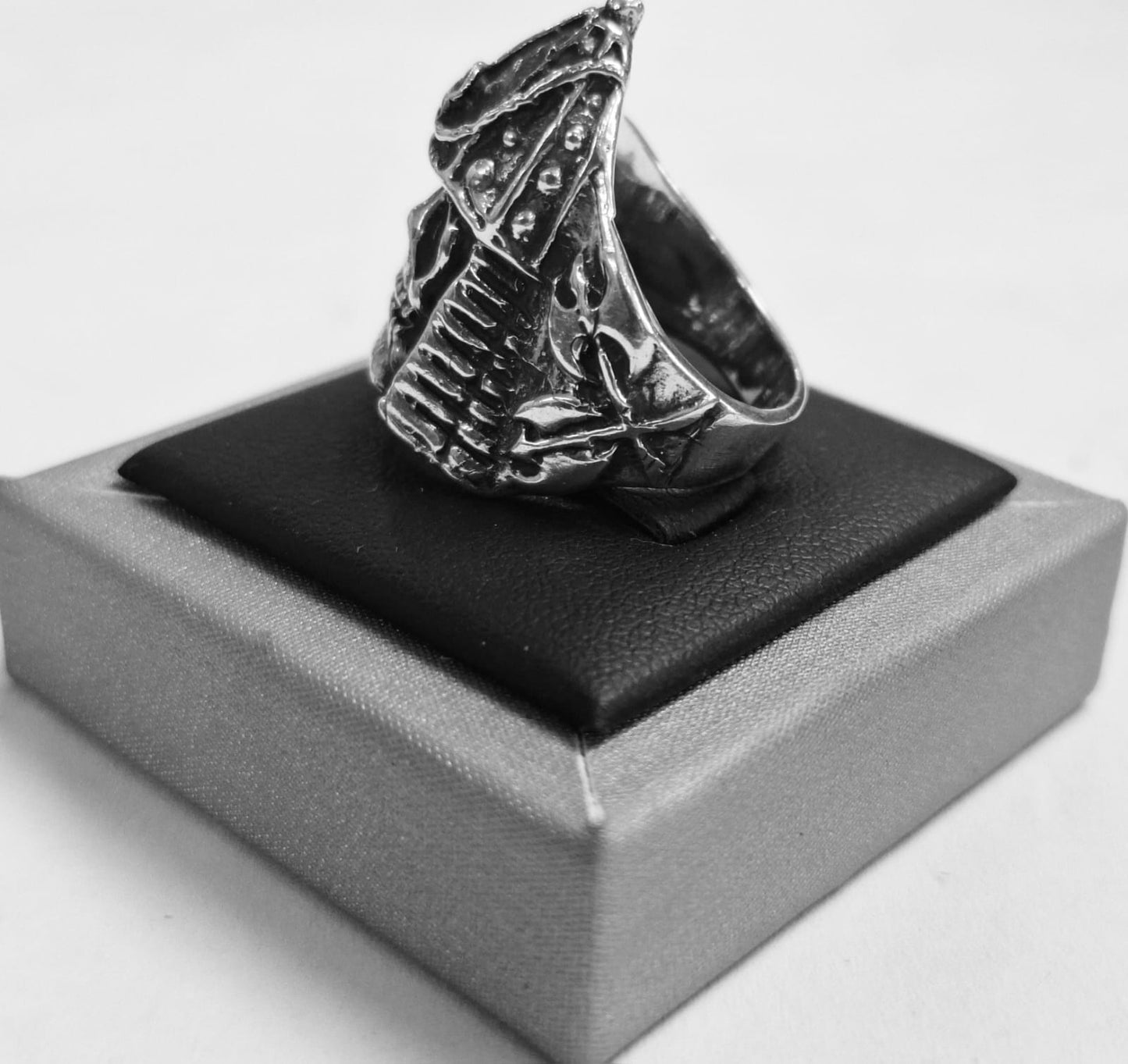 ANILLO CALAVERA GUERRERO SAMURAI EN PLATA 925
