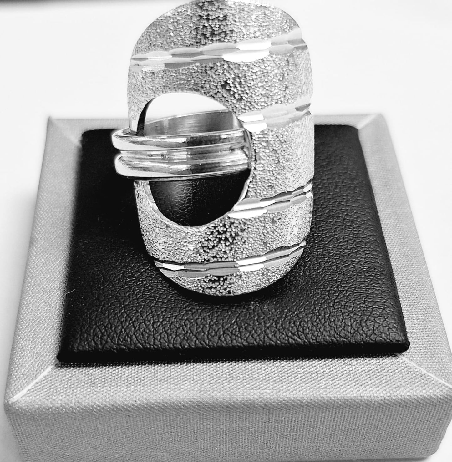 ANILLO DIAMANTADA EN PLATA LEY 925