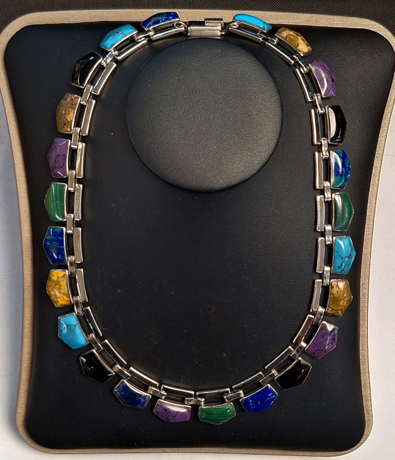 COLLAR CON INCRUSTACIONES DE DIFERENTES PIEDRAS EN PLATA LEY 950