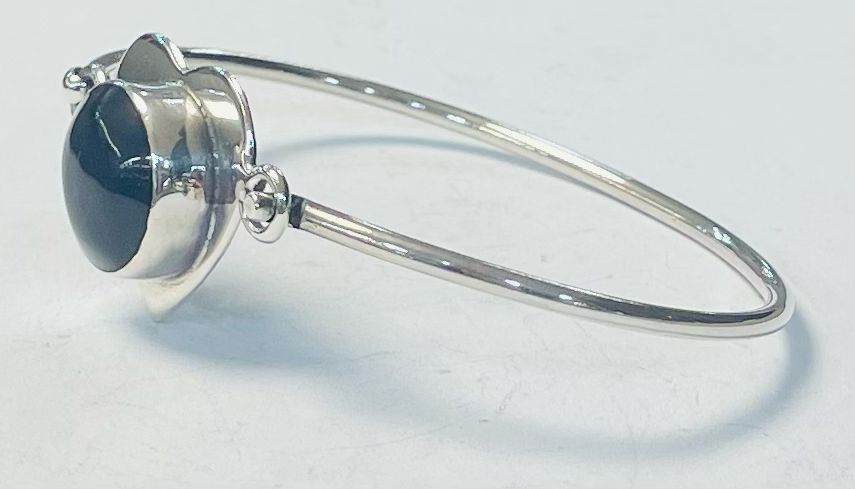 BRAZALETE CON PIEDRA DE OBSIDIANA EN PLATA LEY 925