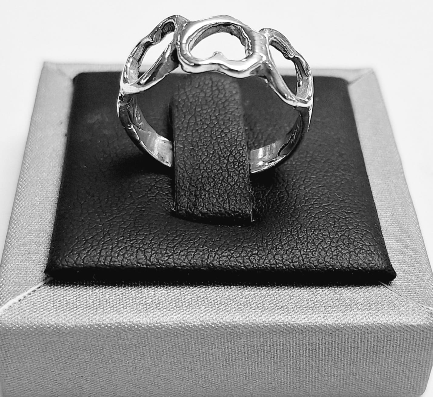ANILLO DE TRES CORAZONES EN PLATA LEY 925