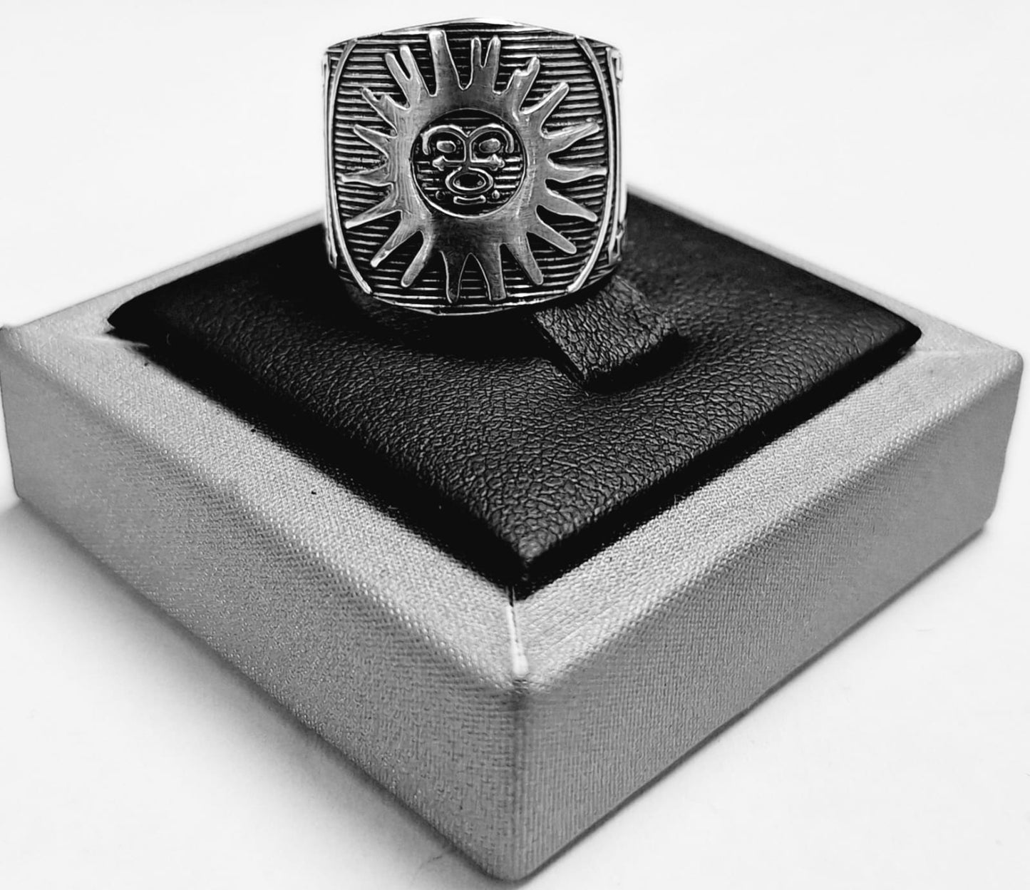 ANILLO SOL CON GRECAS MAYA EN PLATA LEY 925