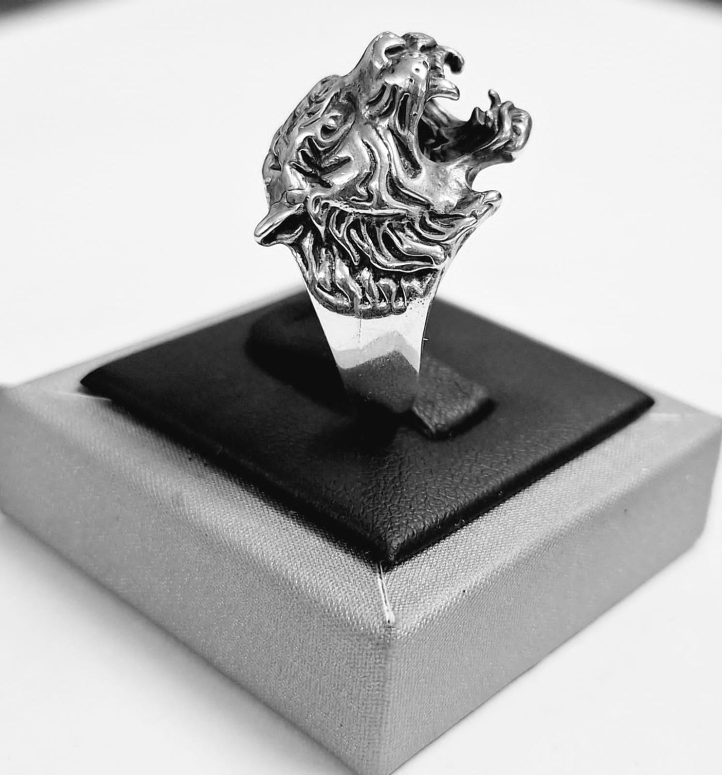 ANILLO CABEZA DE TIGRE EN PLATA LEY 925