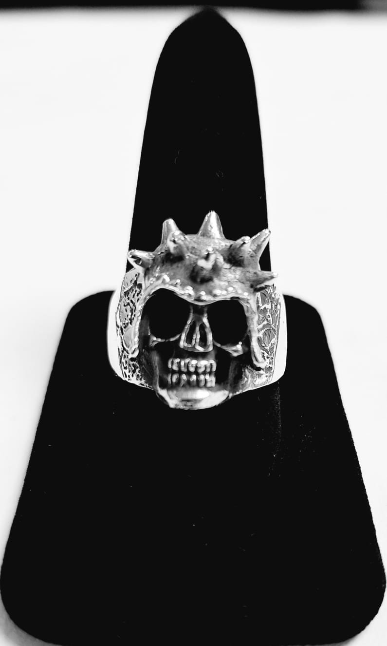 ANILLO CALAVERA EN PLATA LEY 925