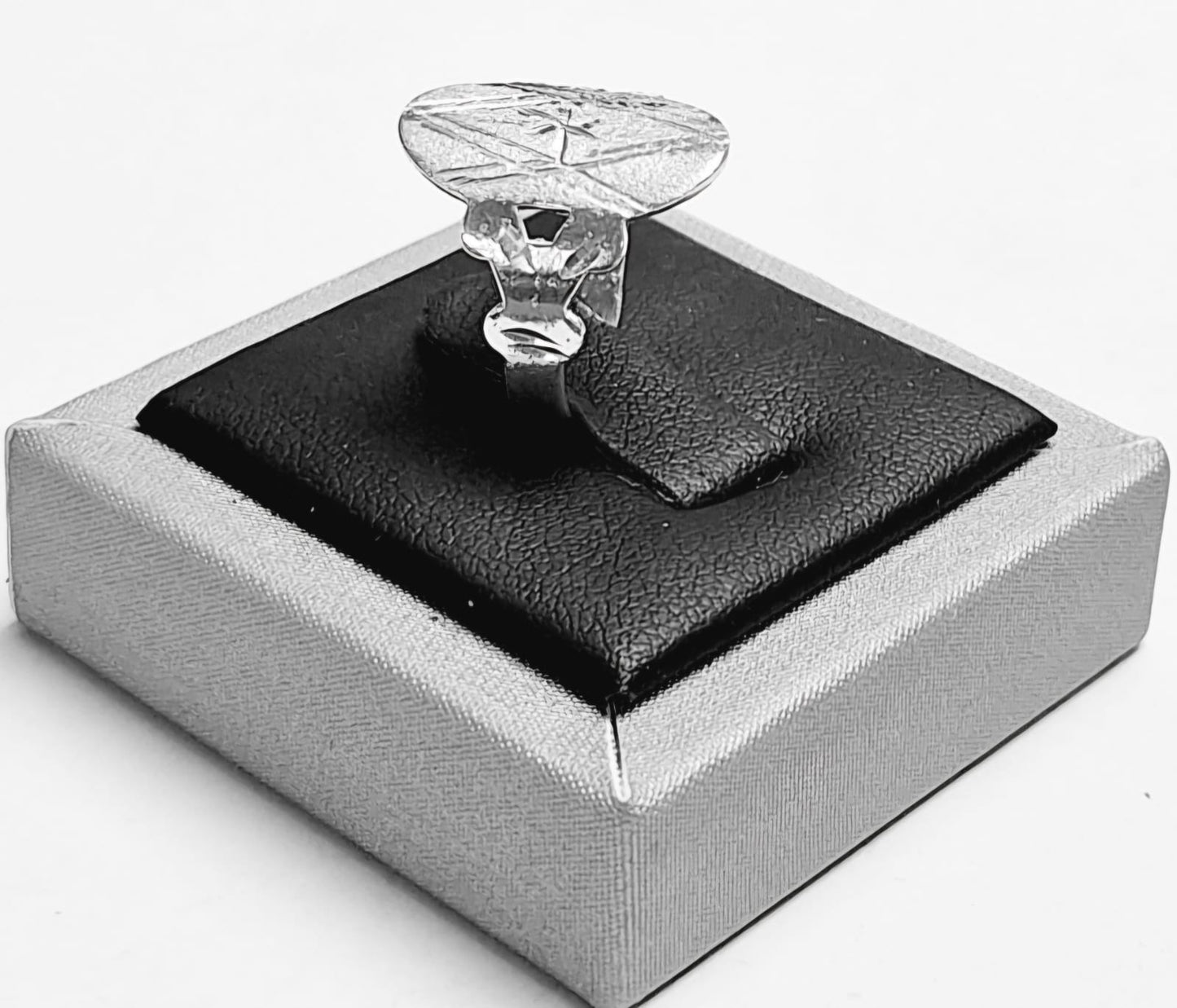 ANILLO DIAMANTADA EN PLATA LEY 925