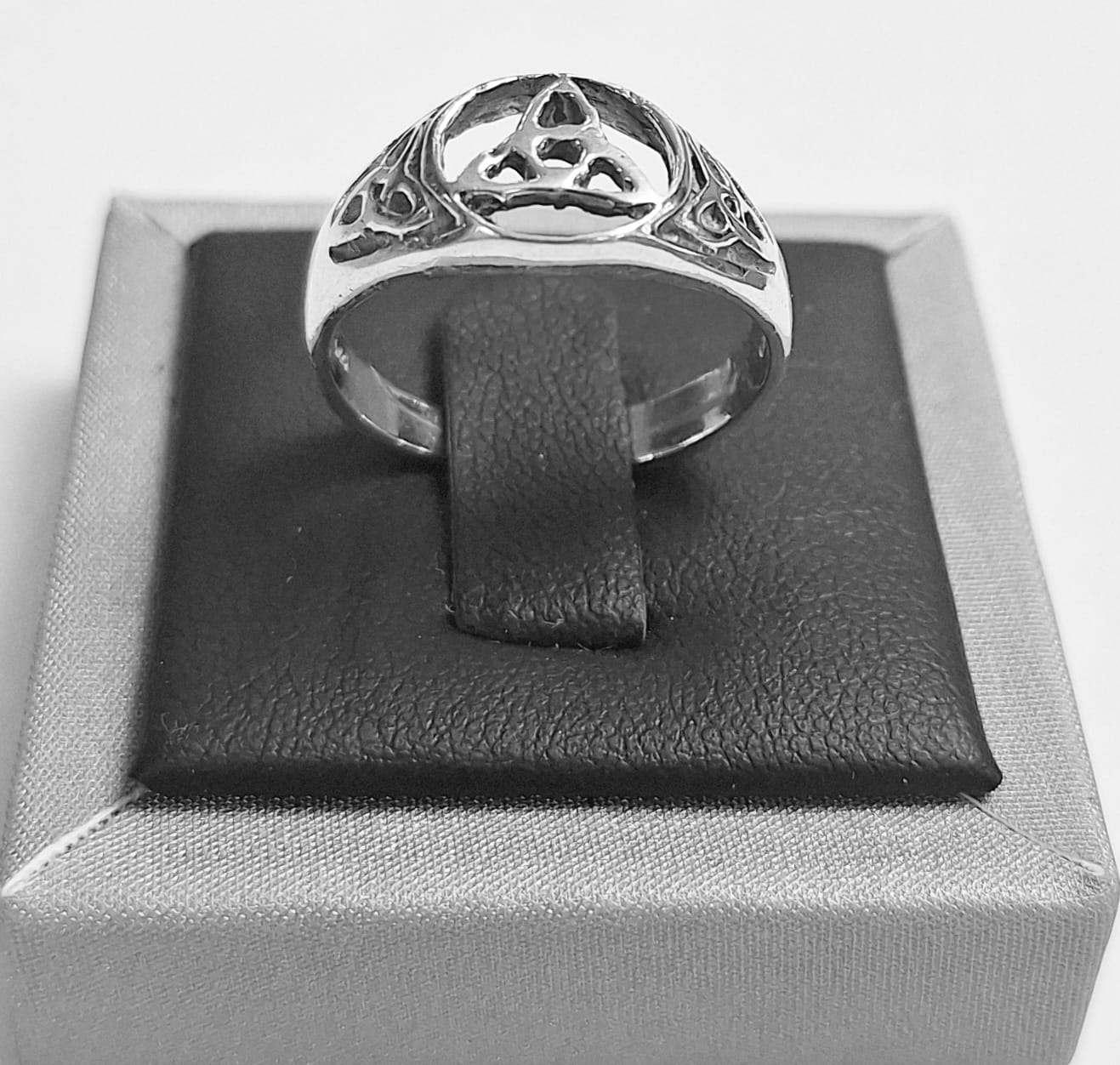 ANILLO TRIQUETA EN PLATA LEY 925