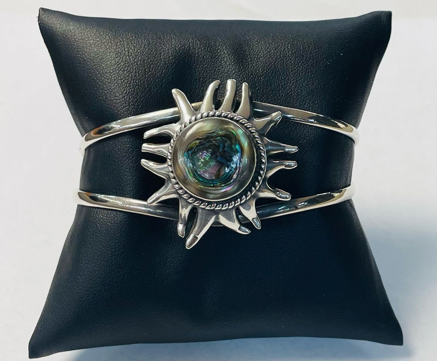 BRAZALETE CON CONCHA DE ABULON EN PLATA LEY 925