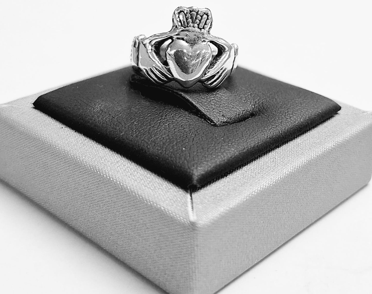 ANILLO DE CORAZON EN PLATA LEY 925