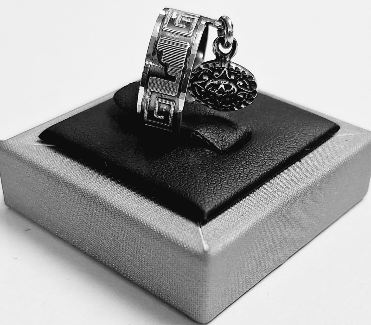 ANILLO GRECAS CON COLGANTE AZTECA EN PLATA LEY 925