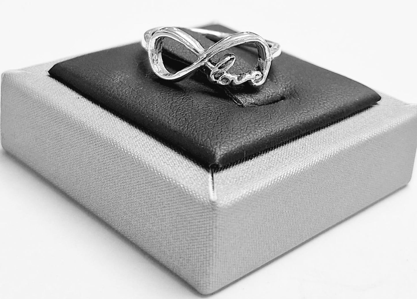ANILLO INFINITO EN PLATA LEY 925