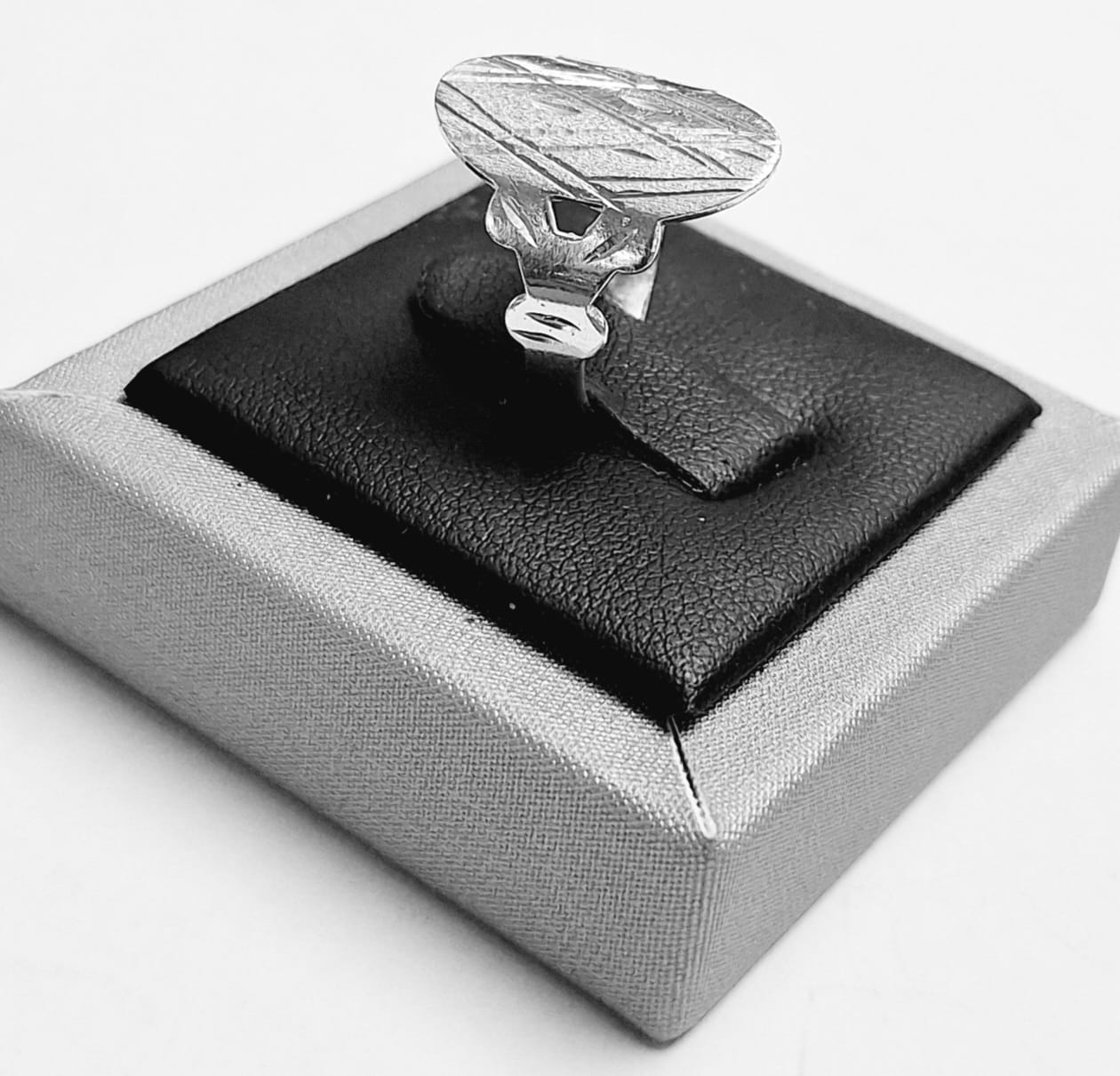 ANILLO DIAMANTADA EN PLATA LEY 925