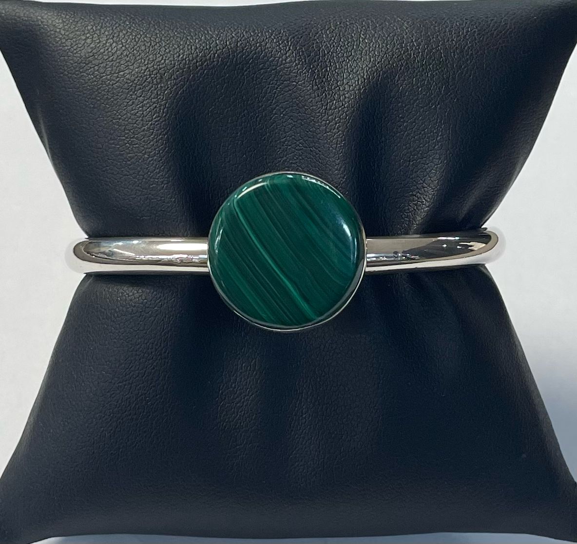 BRAZALETE CON MALAQUITA EN PLATA LEY 925